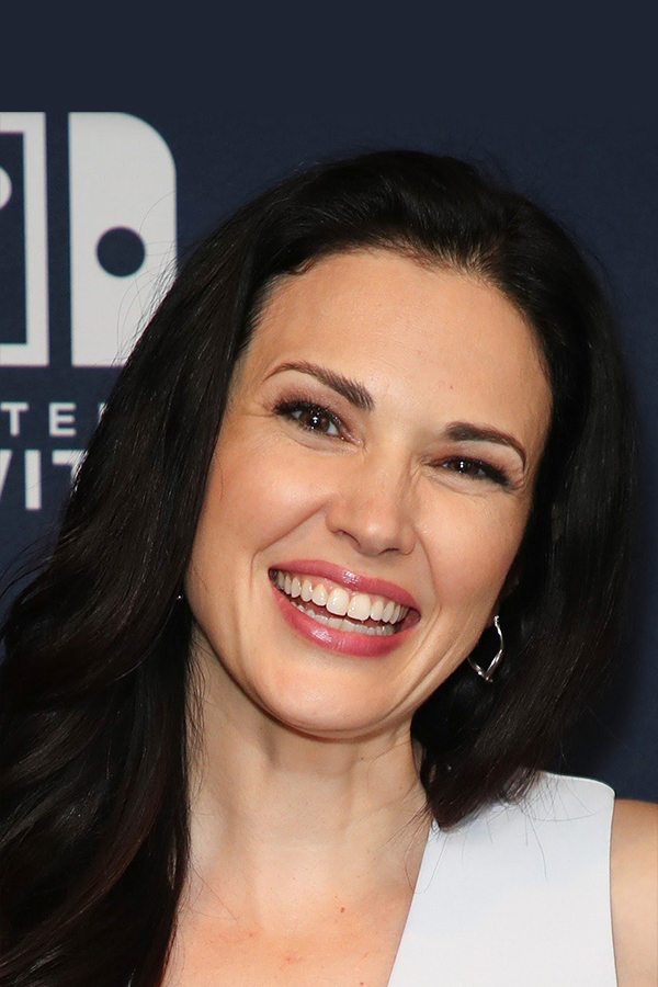 Laura Mennell